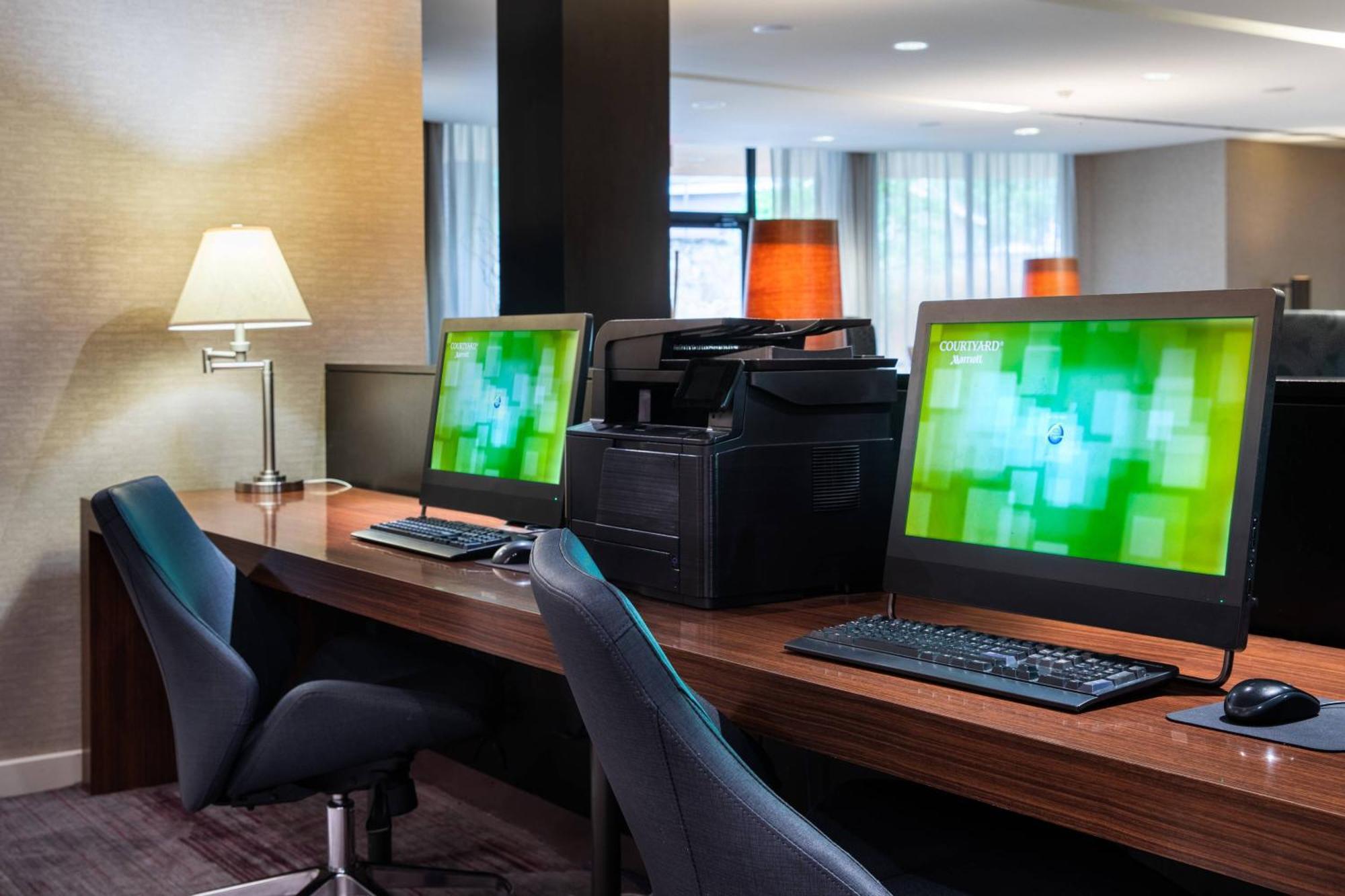Courtyard By Marriott Denton Hotel Bagian luar foto