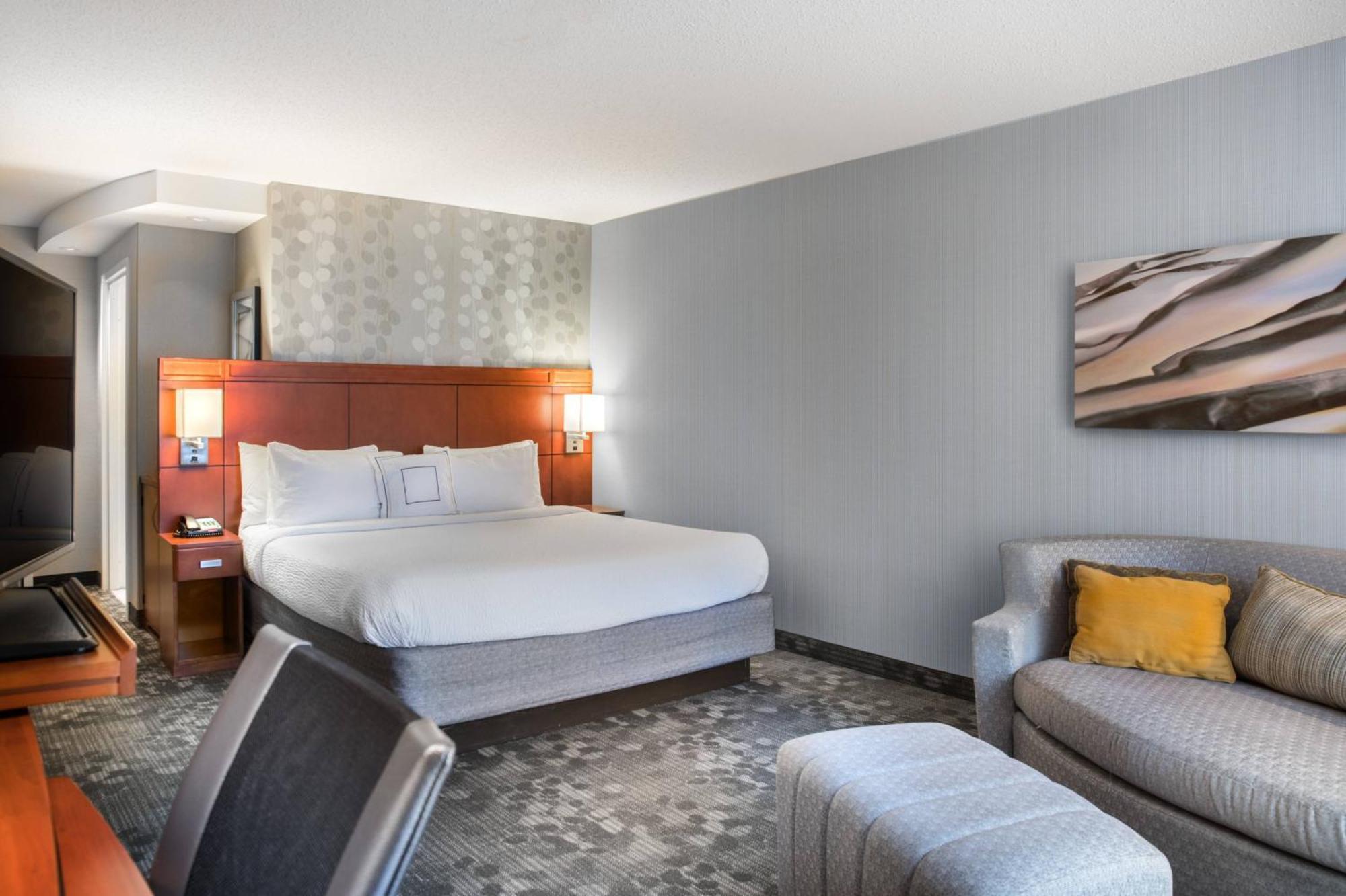 Courtyard By Marriott Denton Hotel Bagian luar foto