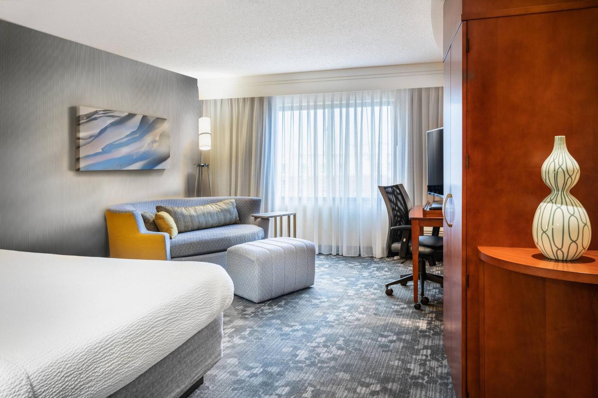 Courtyard By Marriott Denton Hotel Bagian luar foto