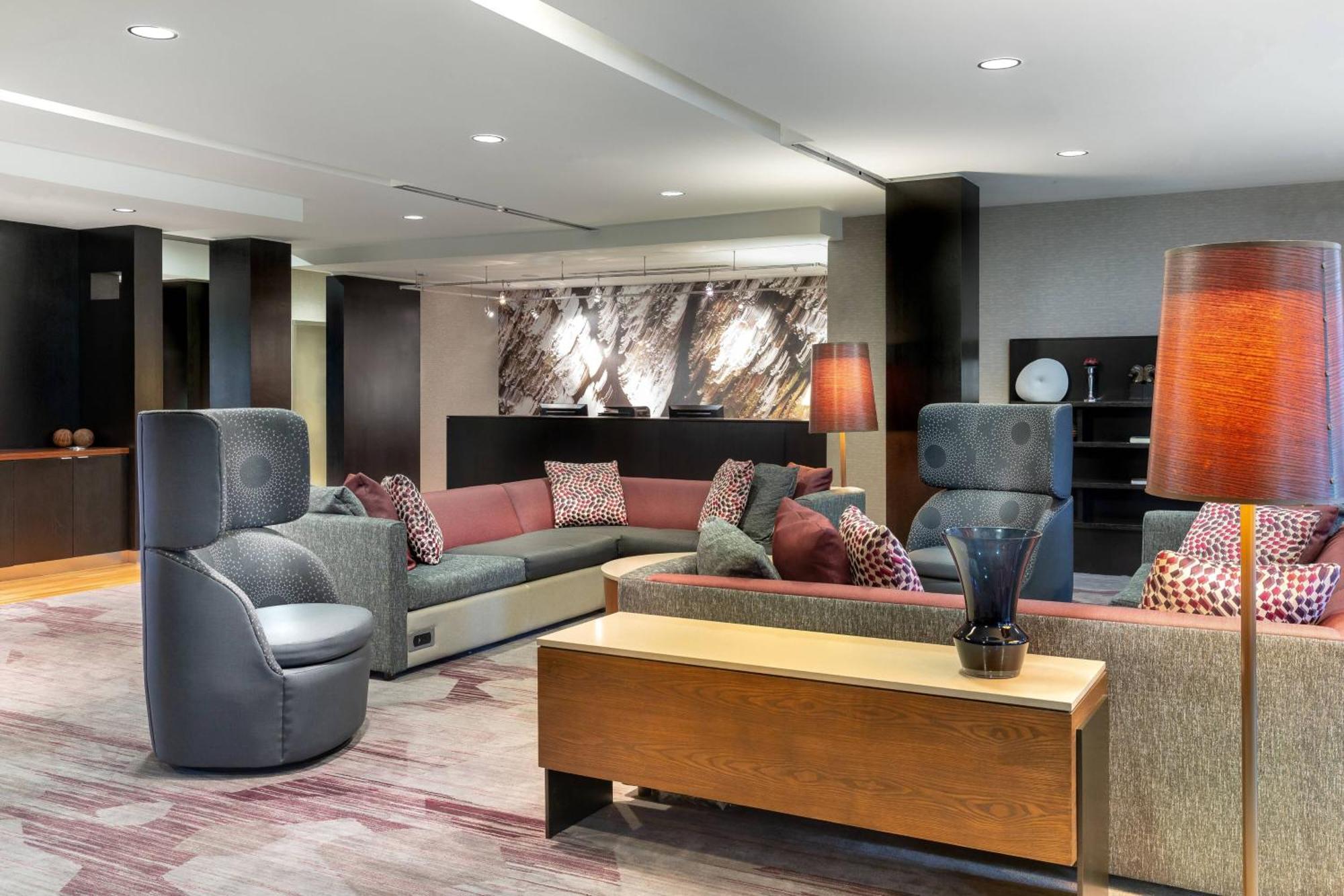 Courtyard By Marriott Denton Hotel Bagian luar foto