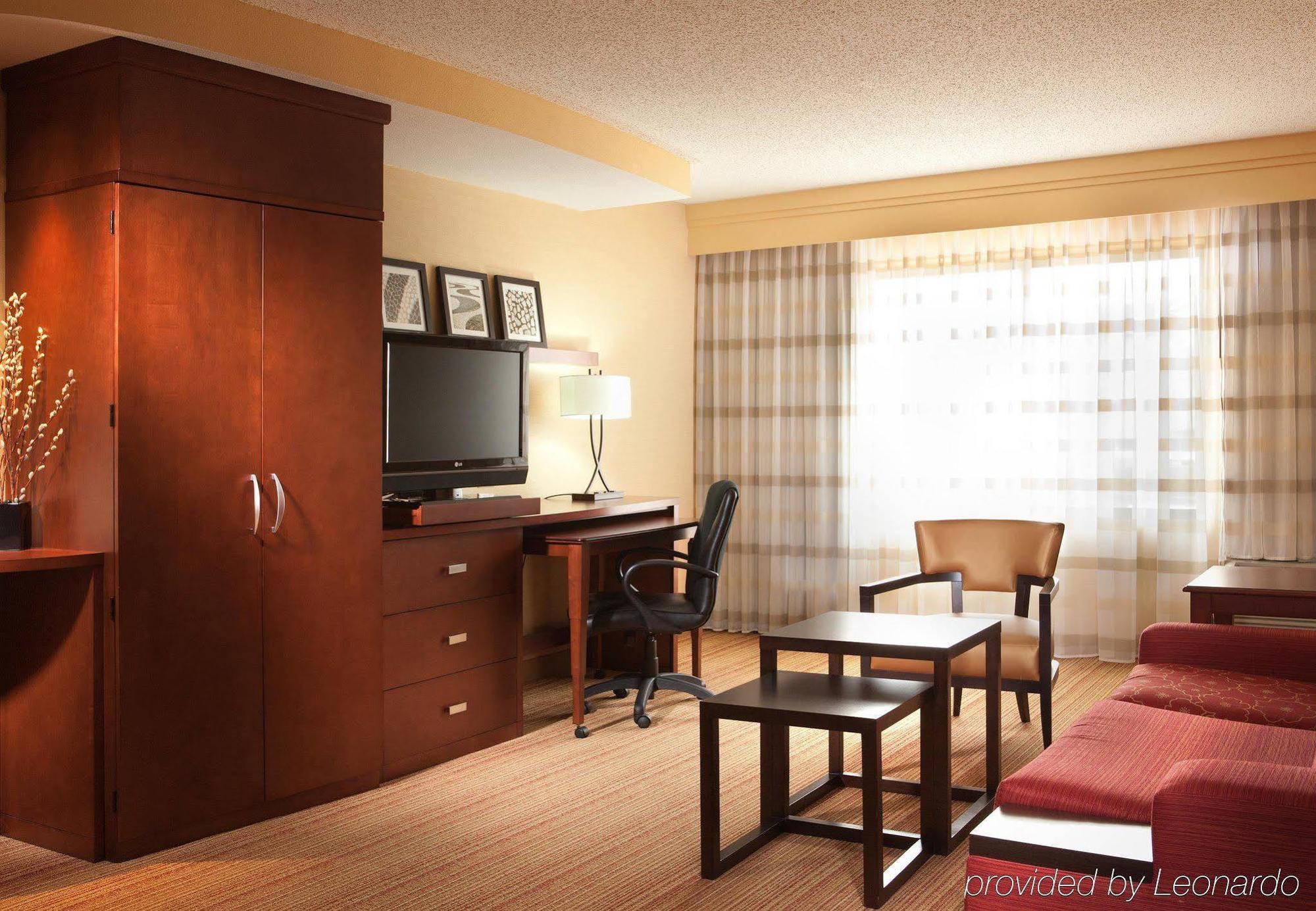 Courtyard By Marriott Denton Hotel Ruang foto